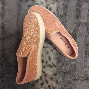 Cute girls rose gold glitter shoes!!